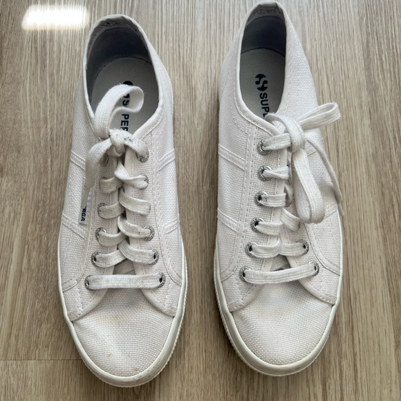 Superga Women’s  Classic Platform White Sneakers - Picture 2 of 4